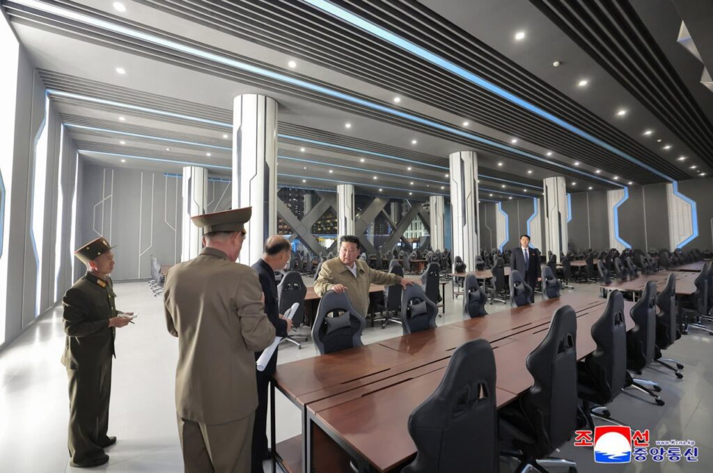 PILDID: Põhja-Koreas avati arvutiklubi ilma arvutiteta