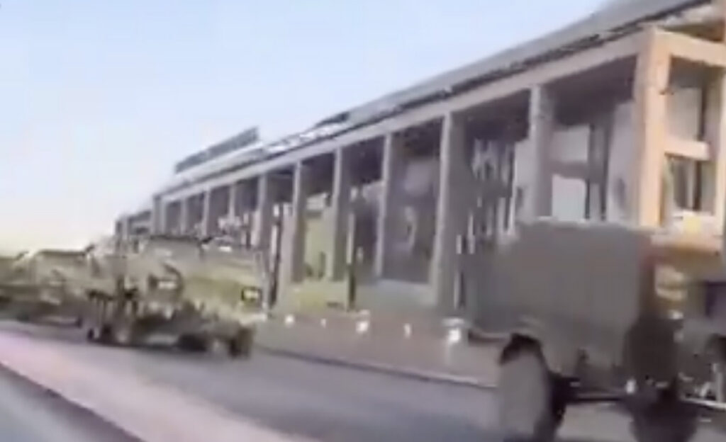 VIDEO: Pakistan saadab relvastust piirile Indiaga