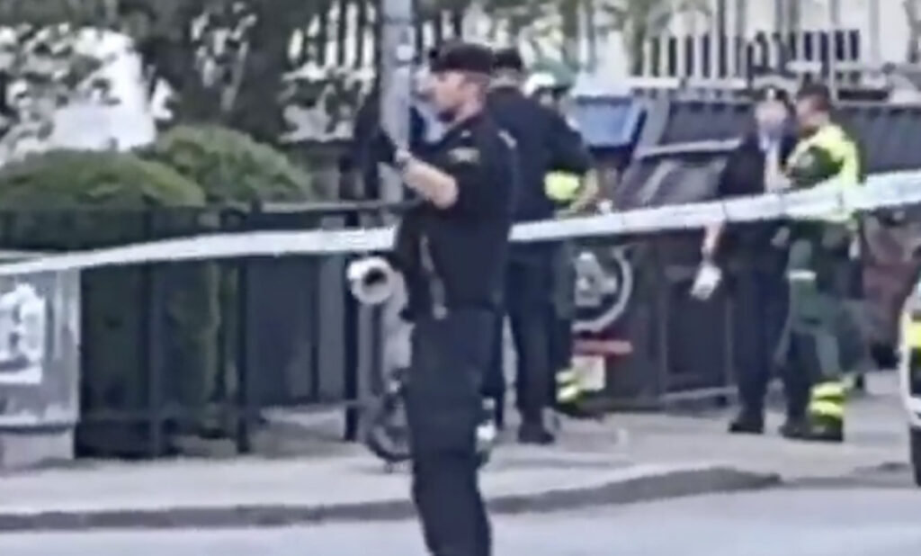 Rootsis tulistati juuksuris kolme noort inimest