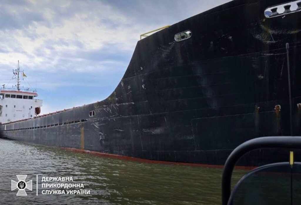 PILDID: Ukraina arestis Vene kaubalaeva