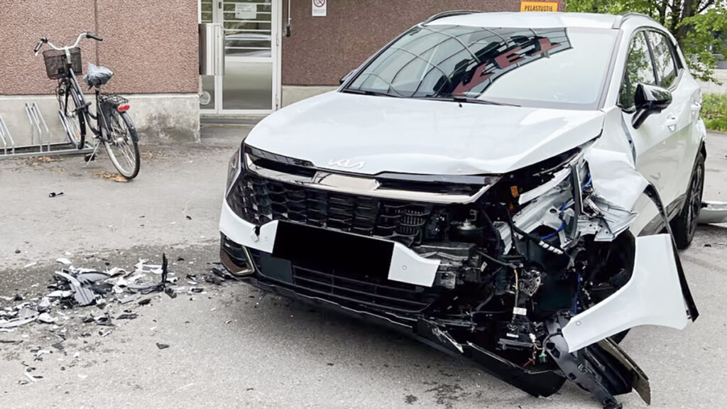 Soomes oli Citymarketi poe juures ohtlik olukord – mitmed autod said kahjustada