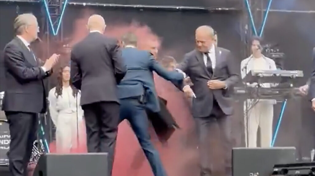 VIDEO: Poola peaminister sai Hollandis pihta suitsupommiga