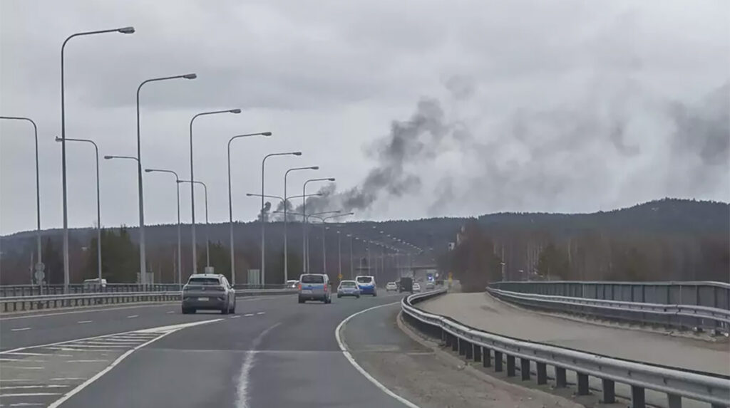 Soomes kukkus sõjalennuk alla
