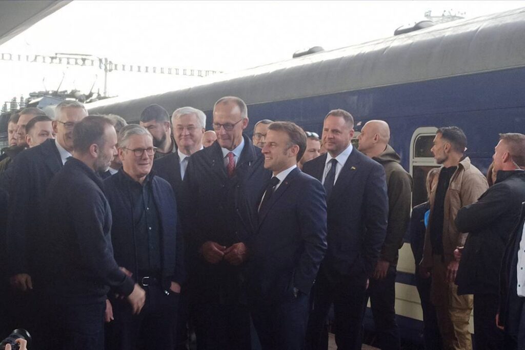 PILTUUDIS: Kiievisse saabus esinduslik seltskond