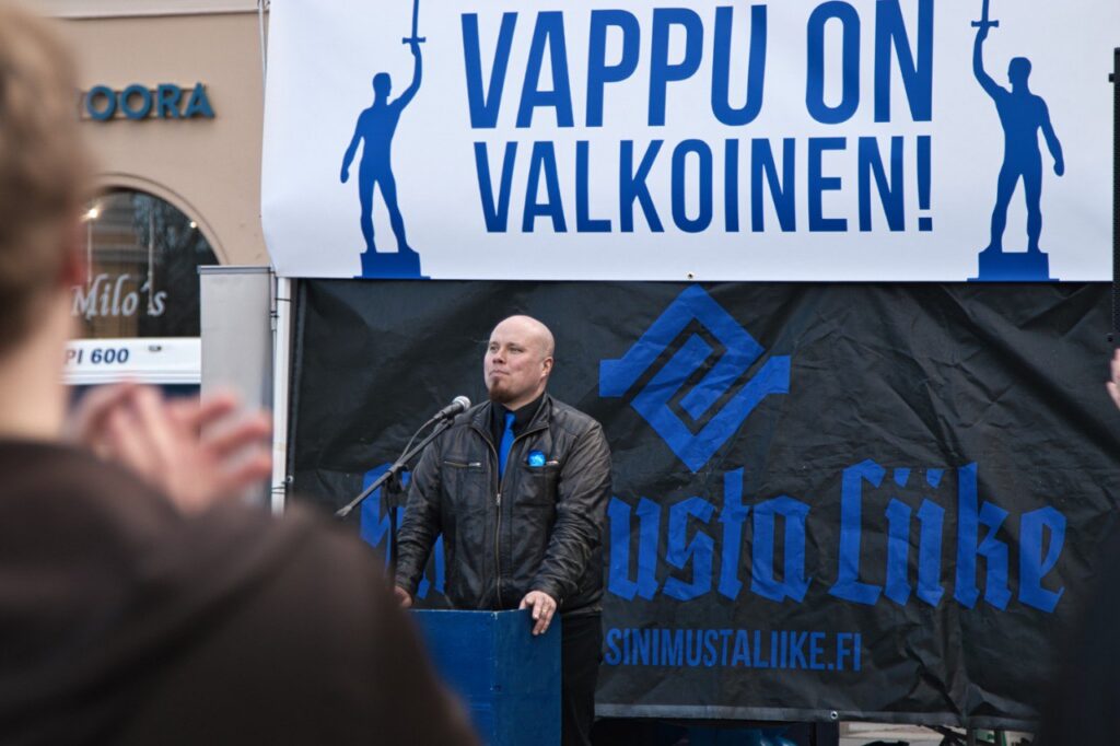 Soome liikumine Sinimust naaseb poliitilisele areenile