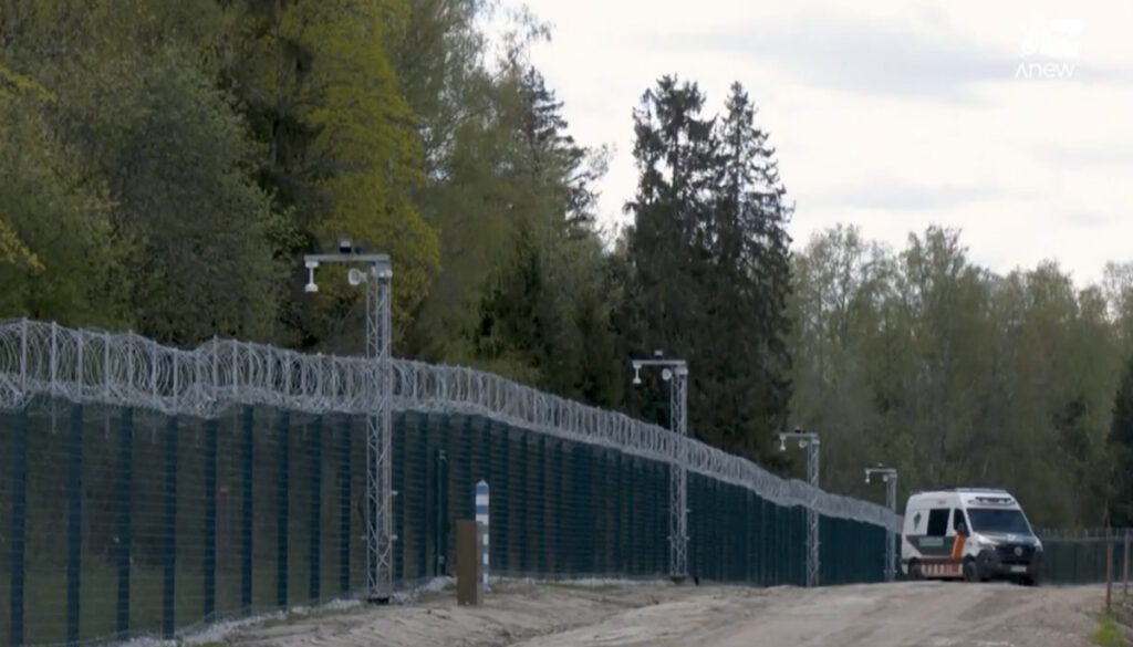 VIDEO: Soome sai valmis esimese lõigu piiritarast Venemaaga – nüüd on selle kõrgus 4,5 meetrit