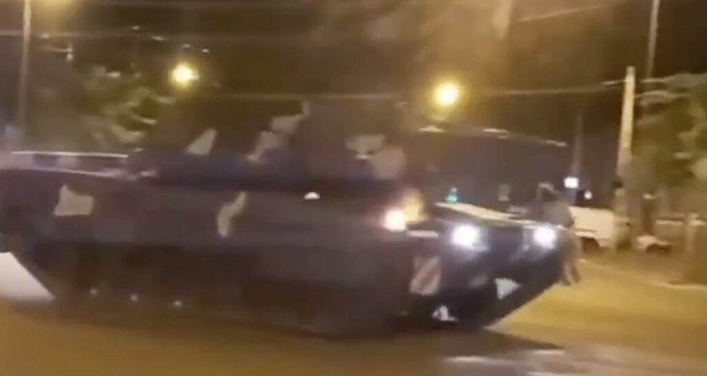 VIDEO: Ungari saatis tankid piirile Ukrainaga