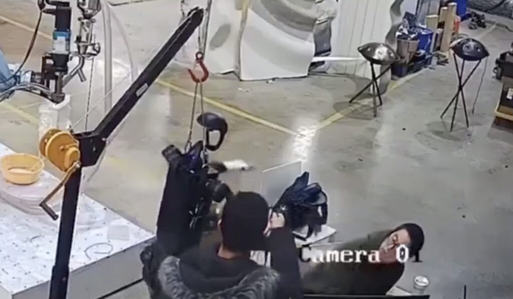 VIDEO: tehisaruga robot hakkas märatsema