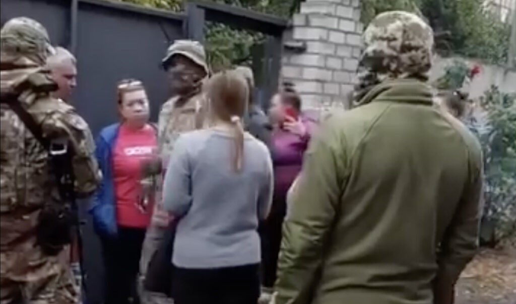 VIDEO: Ukraina naised päästsid mehe