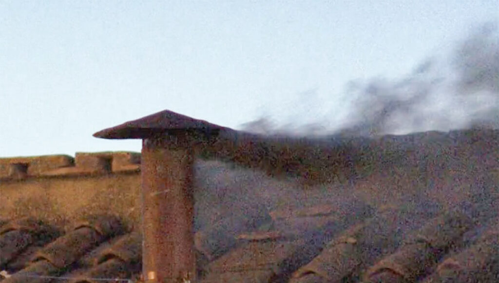 VIDEO: Vatikanis tuli korstnast musta suitsu – paavst jäi täna valimata