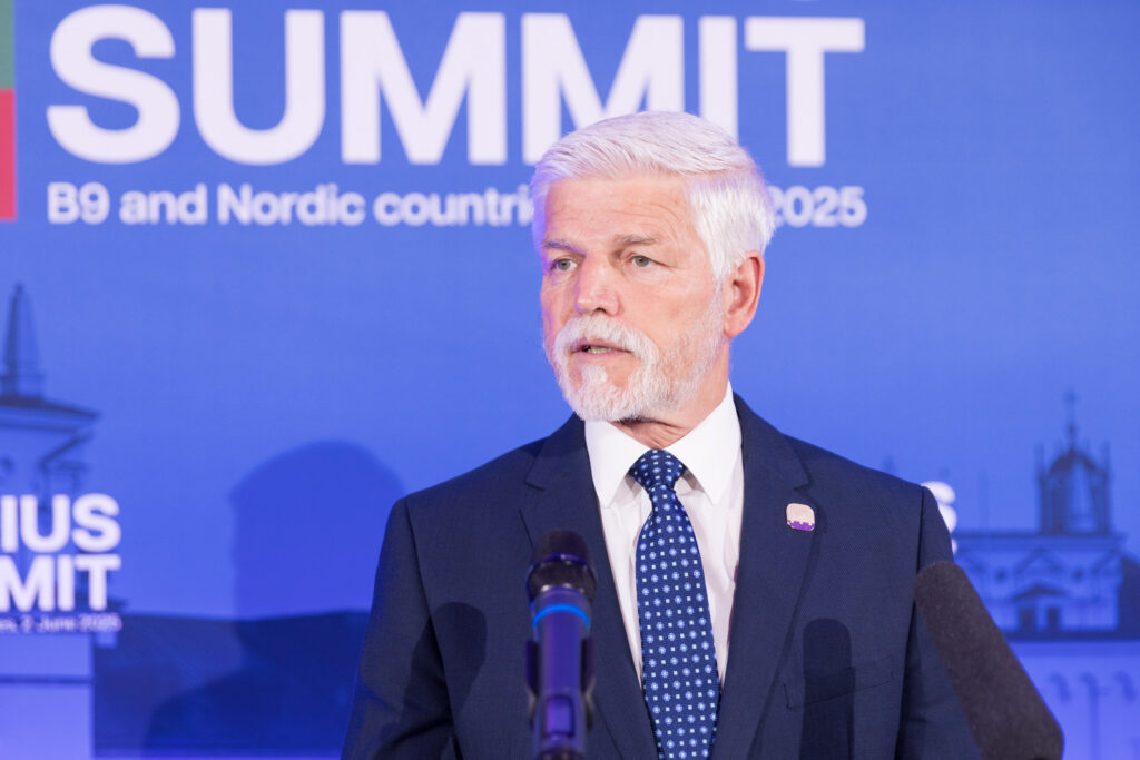 Tšehhi president: NATO õhuruumi rikkuvad Vene lennukid tuleb alla tulistada