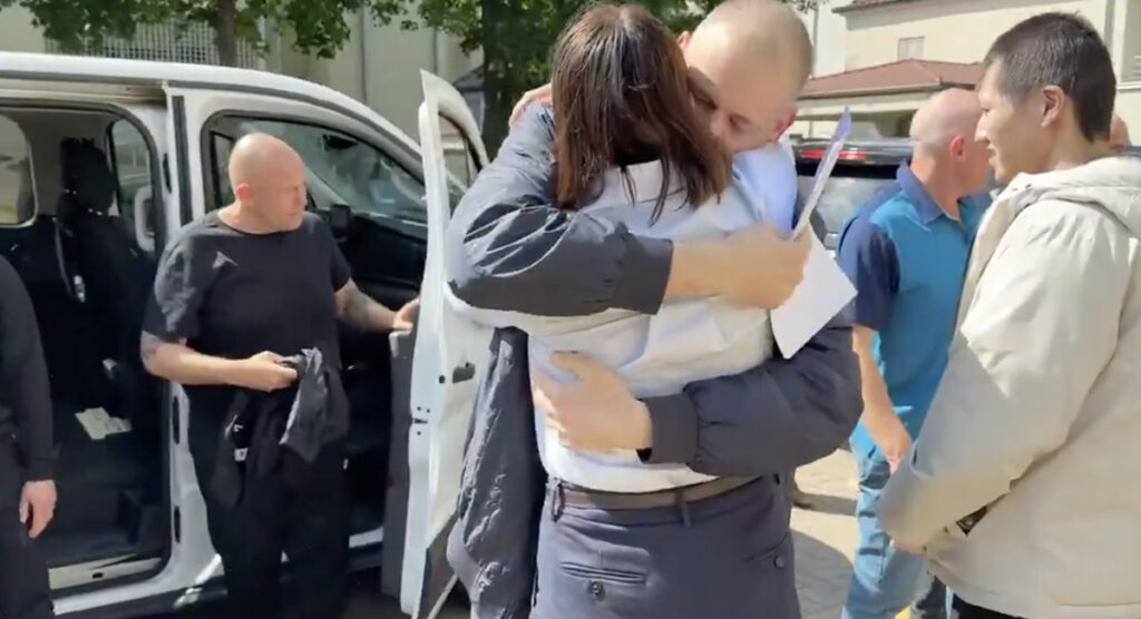 VIDEO: Valgevene opositsiooniliider vabanes vanglast