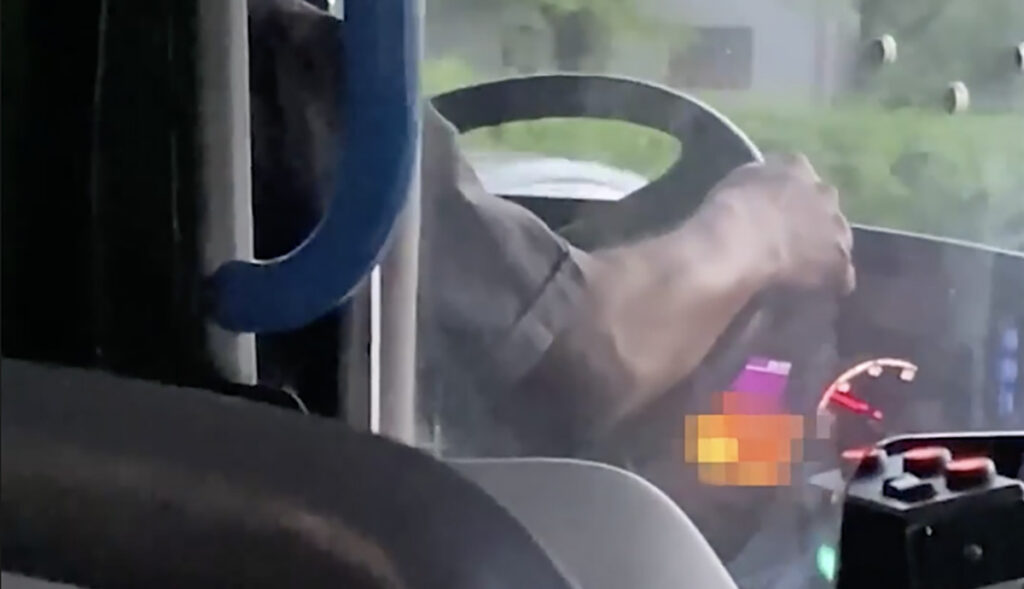 Skandaal Soomes: bussijuht vaatas sõidu ajal pornot