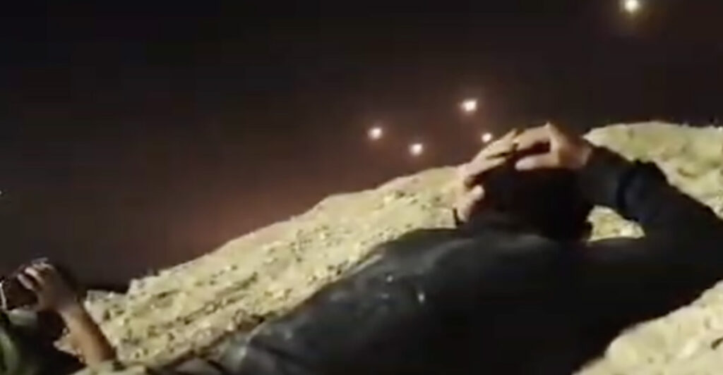 VIDEO: Iisraeli sõdurid hoiavad peast kinni, kui Iraan ründab