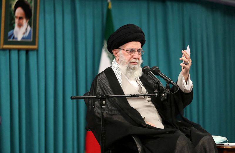 Iraani info: Khamenei on elus, jutud tema surmast on psühholoogiline mõjutamine