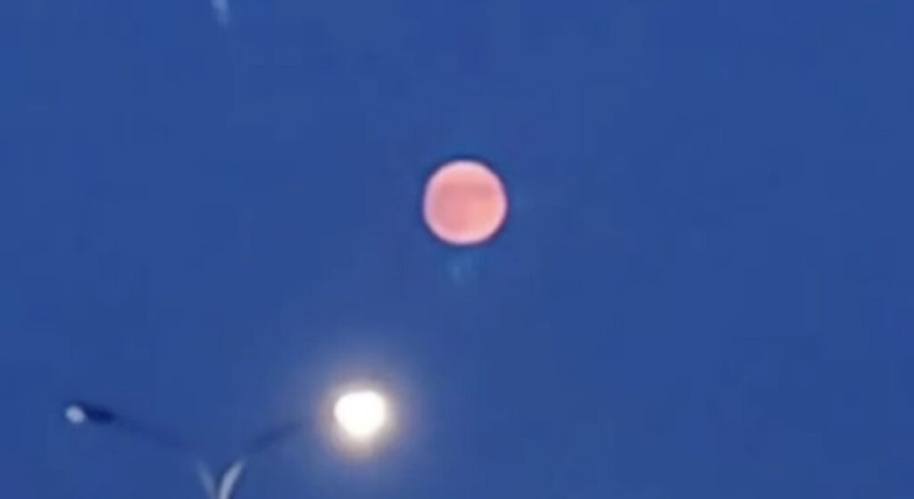 Pilgud taevasse: täna on näha maasikakuud