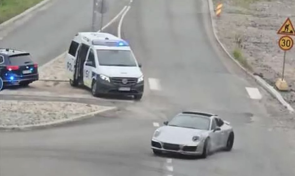 VIDEO: Porsche sõidab Helsingis politsei eest ära