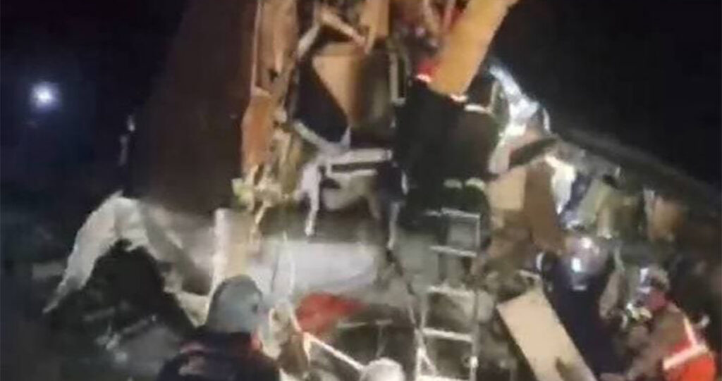 VIDEO ja PILDID: Venemaal kukkus sild kokku, palju vigastatuid