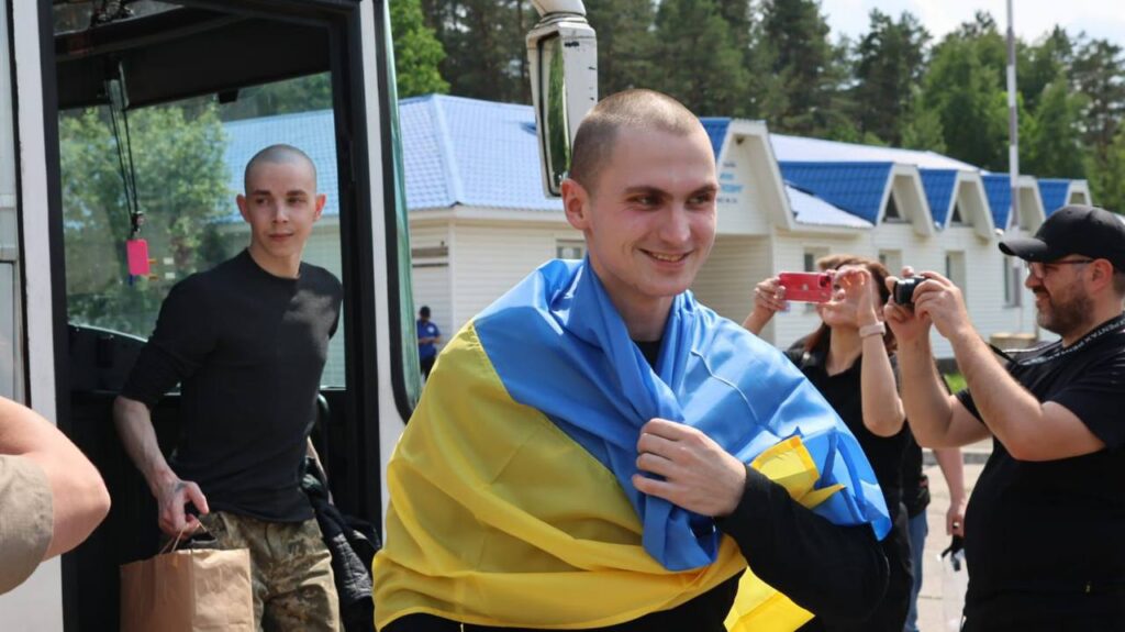 PILDID: Ukraina ja Venemaa vahetasid alla 25-aastaseid sõjavange