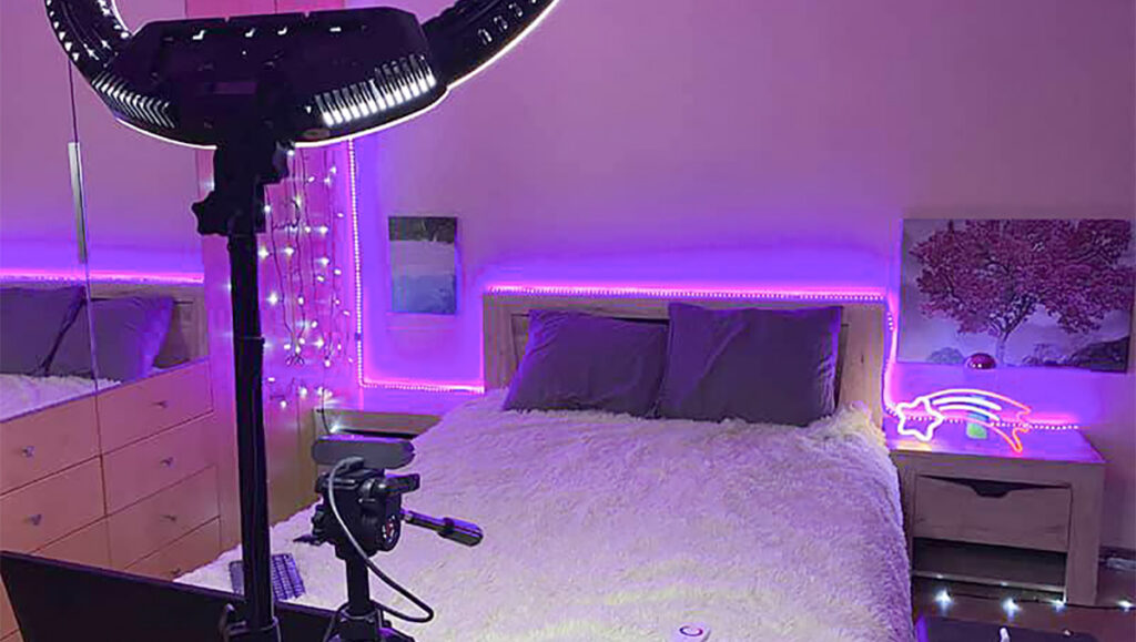 Vene pensionär võeti kinni kodus erootikavideote tegemise eest