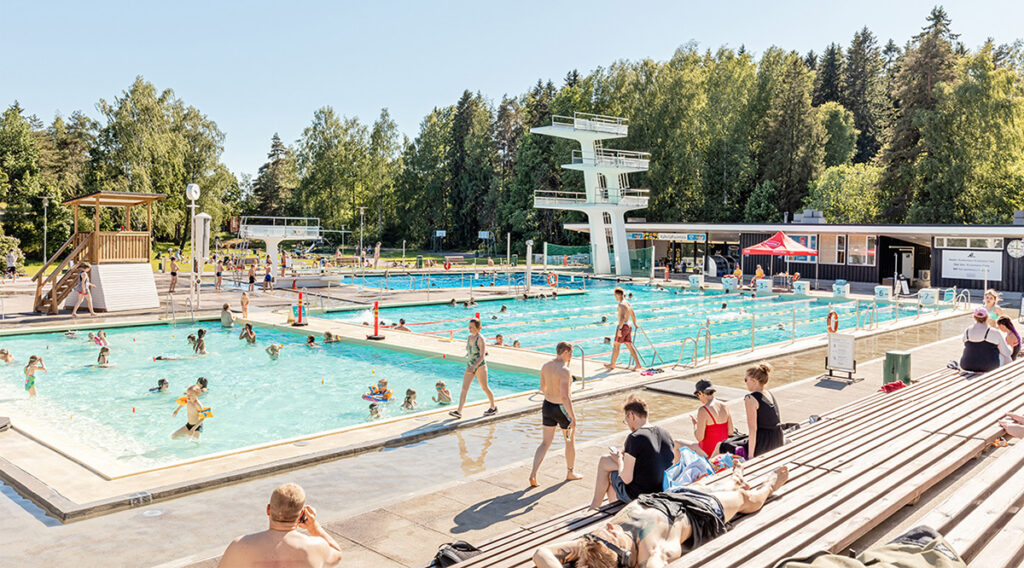 Helsingi väliujulas tõsteti veest välja elutu laps