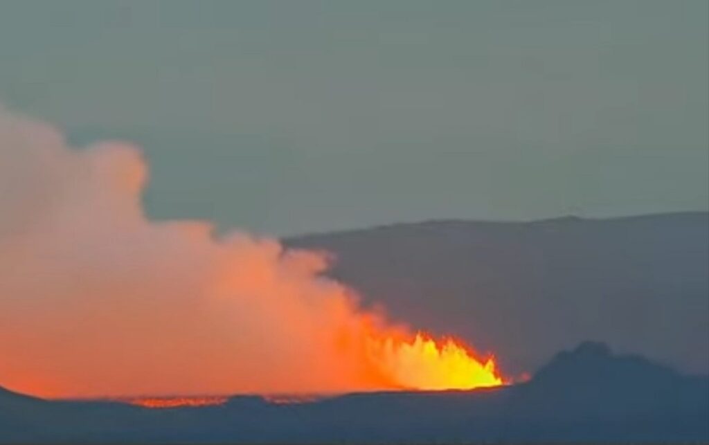 VIDEO: Islandil hakkas vulkaan purskama