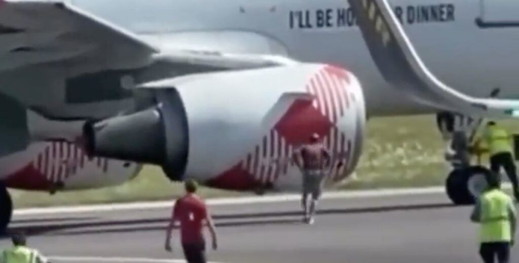 VIDEO: mees jooksis Itaalia lennuväljal lennuki mootorisse NB! Nõrganärvilistele mittesoovitav