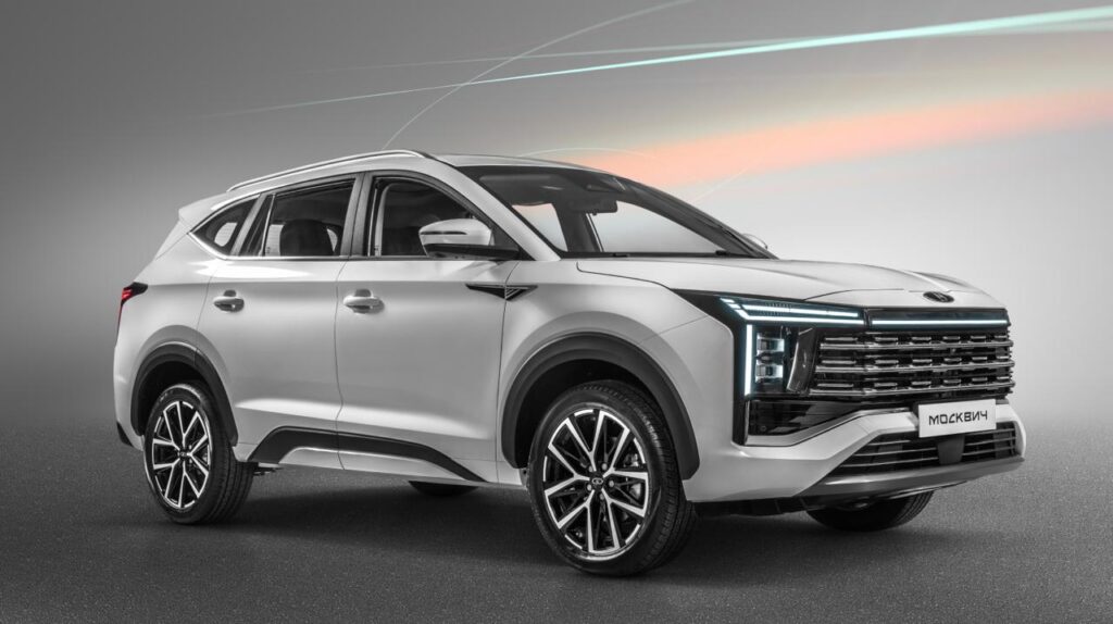 PILDID: Venemaal tuli müügile uus Moskvitš