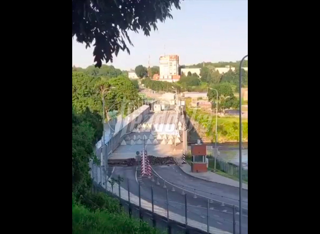 Midagi on toimumas: Eesti paigaldas Narva sillale tankitõkked