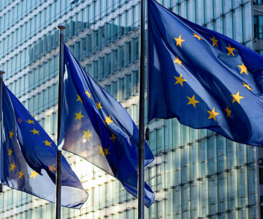 Euroopa Komisjon lihtsustab üleeuroopalisi reisibroneeringuid ja rongipiletite ostmist