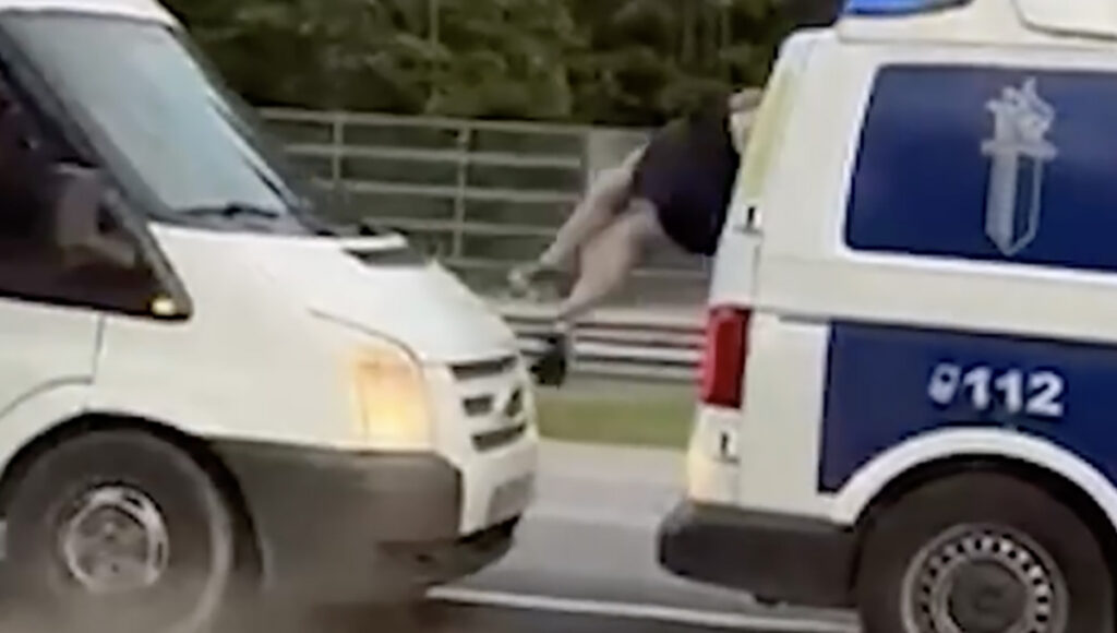 VIDEO: mees põgenes Soomes politseiautost