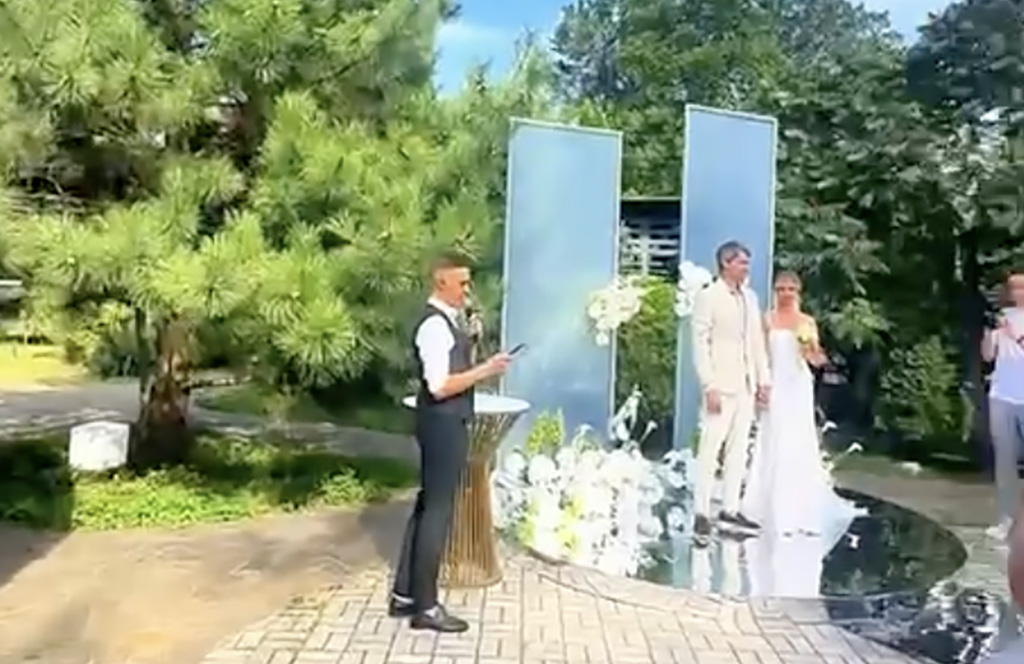 Uus reaalsus Ukrainas: pulmapidu käib droonide rünnaku all