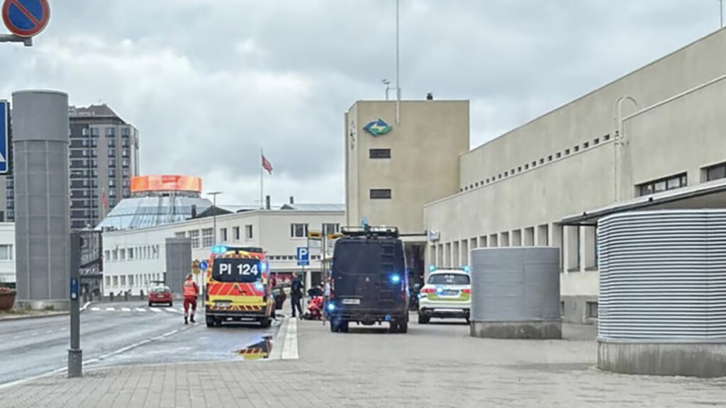Soome kaubanduskeskuse juures tänaval toimunud pussitamises sai vigastada neli inimest