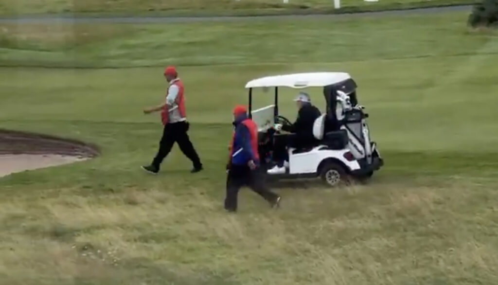 VIDEO: Kas Trump tabati golfi mängides pettuselt?