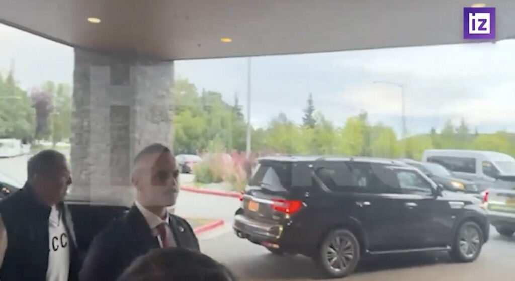 VIDEO: Vene välisminister ilmus Alaskale dressides kirjaga CCCP