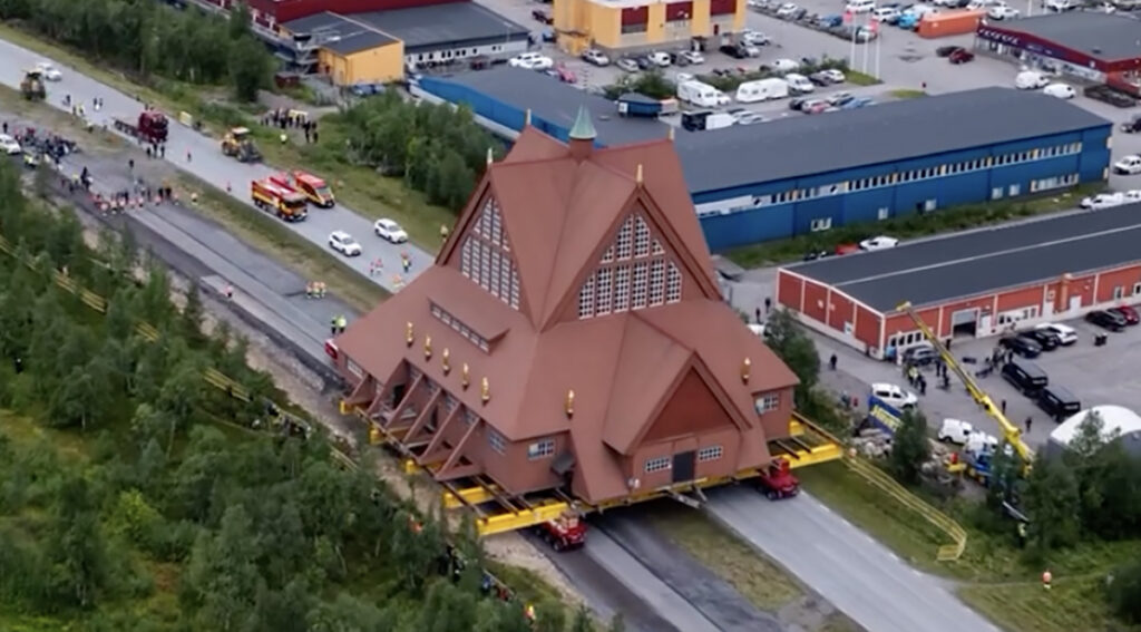 VIDEO: kiriku liigutamine Rootsis