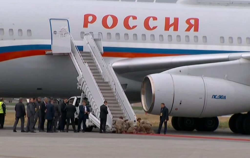 VIDEO: Putini lennuk maandus Alaskal