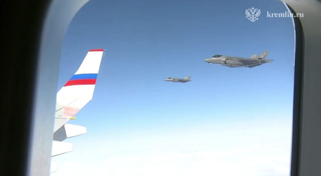 Kreml avaldas video, kus USA hävitajad saatsid Putini lennukit
