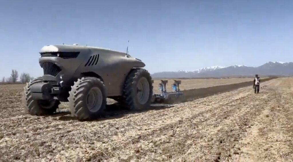 VIDEO: Hiinas testitakse isesõitvat elektritraktorit, mida juhib tehisaru