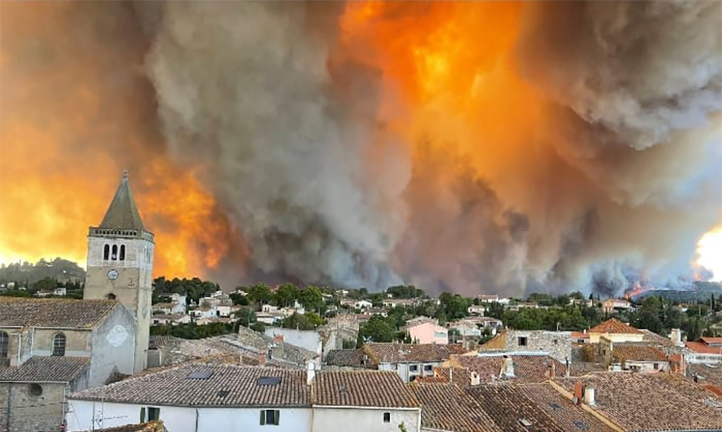 VIDEO: Prantsusmaal ja Hispaanias möllavad metsatulekahjud, turistid põgenevad, üks naine hukkus