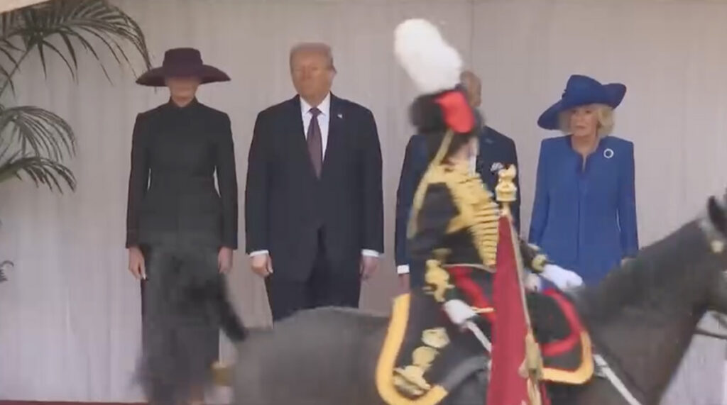 VIDEO: hobune tegi häda täpselt president Trumpi ja Inglise kuninga nina ette