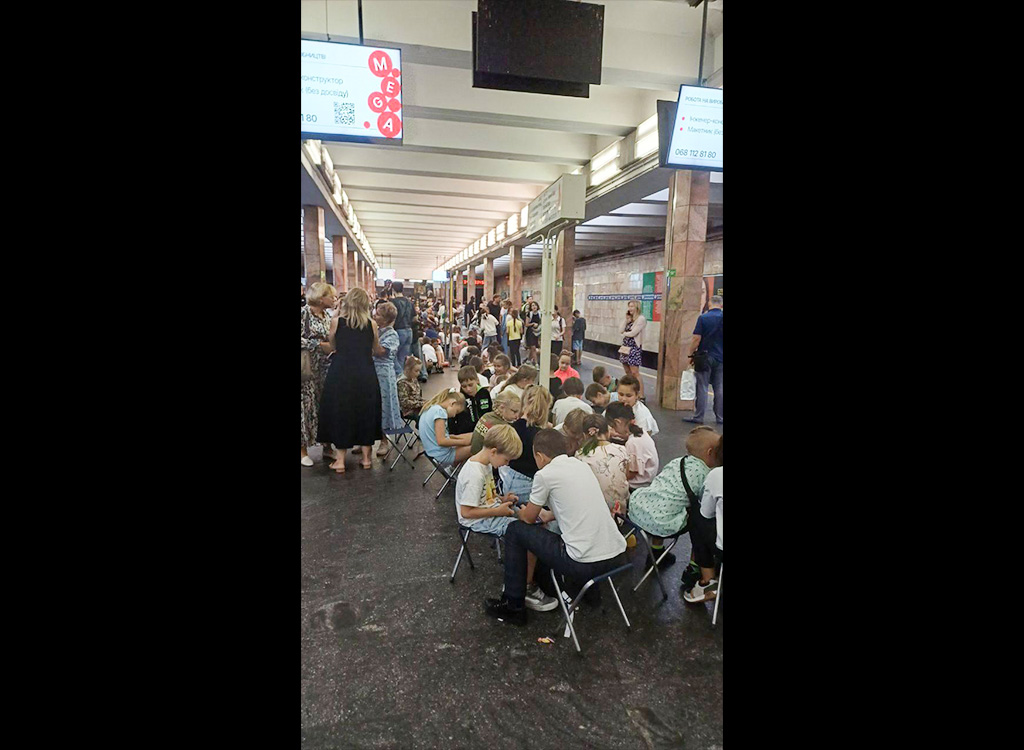 VIDEO: Ukrainas algas koolipäev metroojaamas