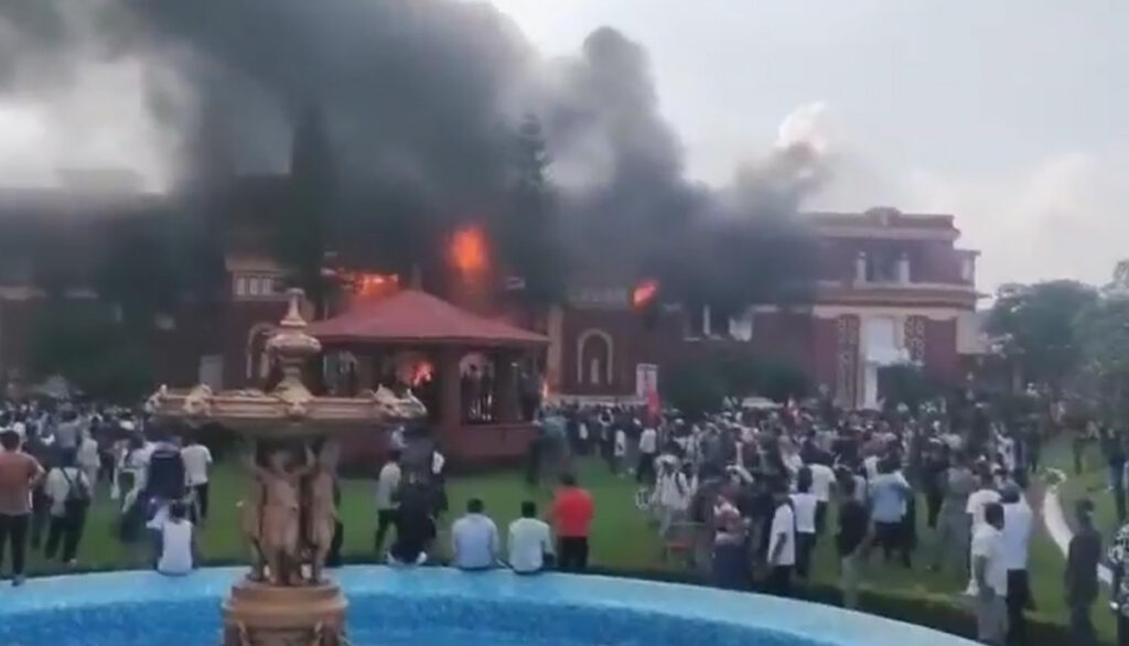 VIDEO: Nepaali peaministri abikaasa põles oma koju sisse