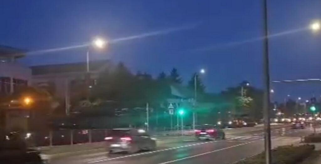 VIDEO: Poolas liiguvad tankid piirile