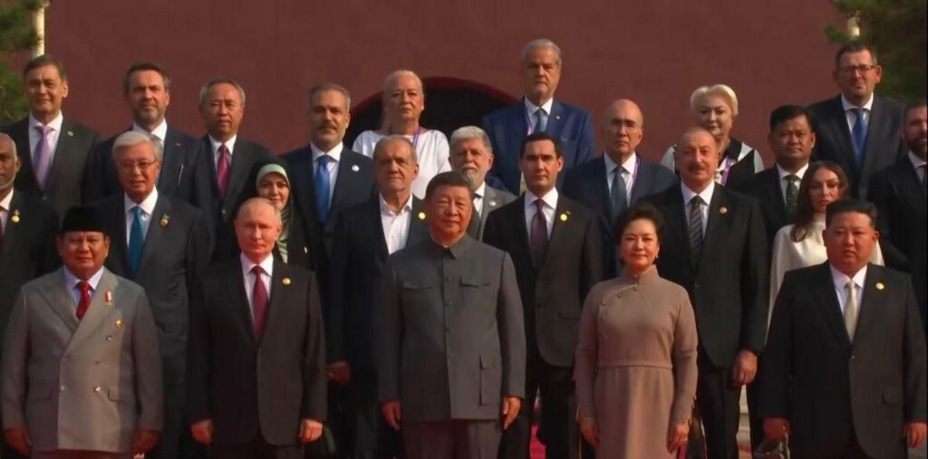 PILTUUDIS: nüüd on Hiina liider sõjaväepintsaku selga pannud – mida see peaks tähendama?