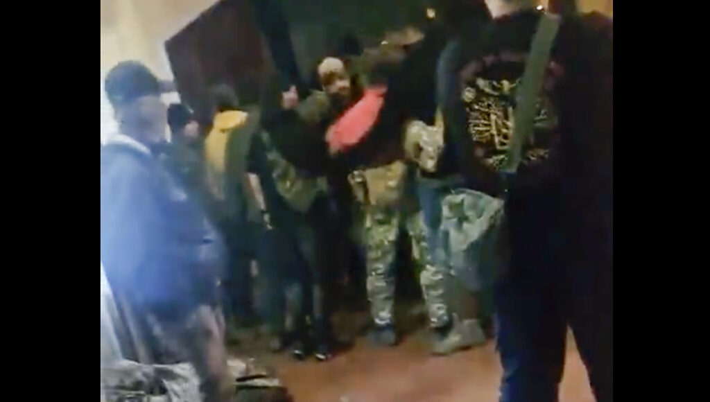 Kolumbia president kutsub oma riigi kodanikud Ukraina sõjast ära, kuna neid koheldakse nagu alamrassi