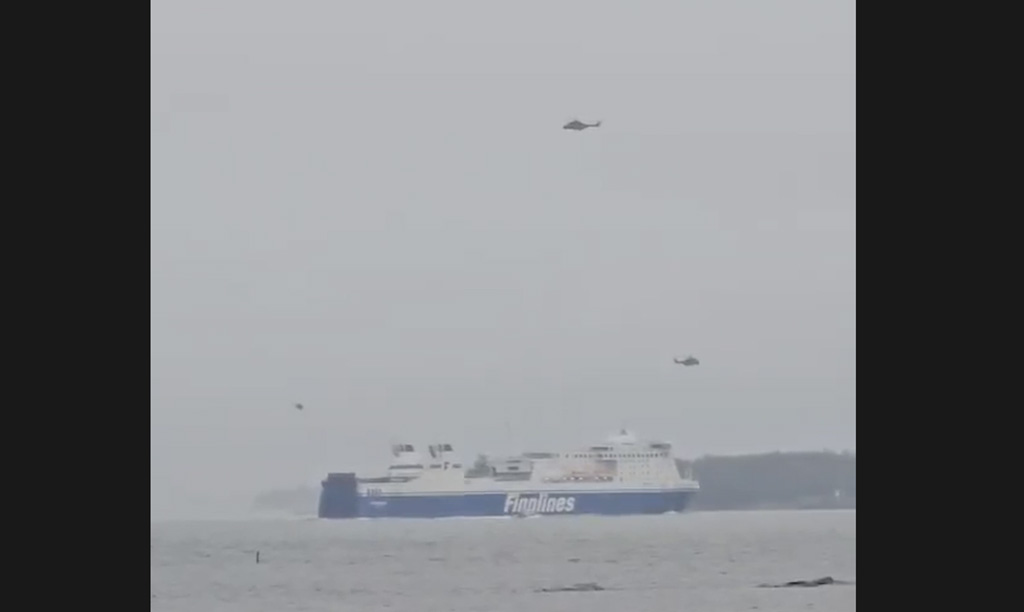 Helsingi lähedal tiirutavad reisilaevade ümber kopterid