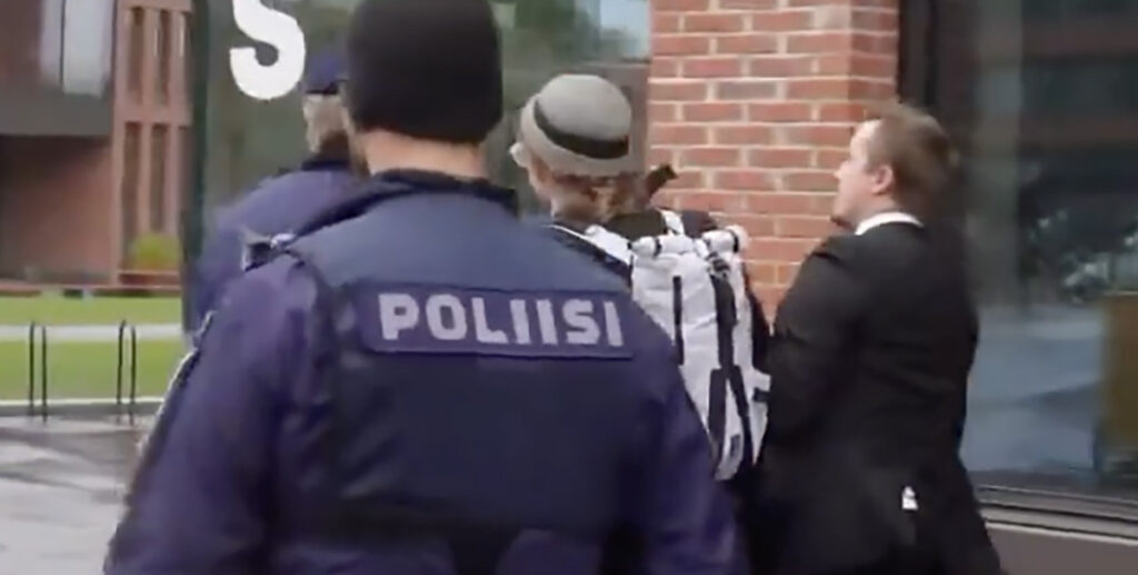 VIDEO: Soome presidendile terava küsimuse esitanud mees viidi arestimajja