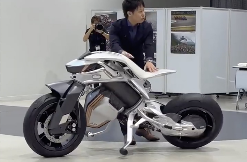 VIDEO: Yamaha esitles isesõitvat motikat