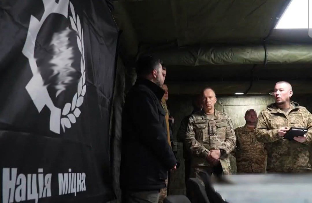 VIDEO: Ukraina president poseeris SS-sümboli kõrval